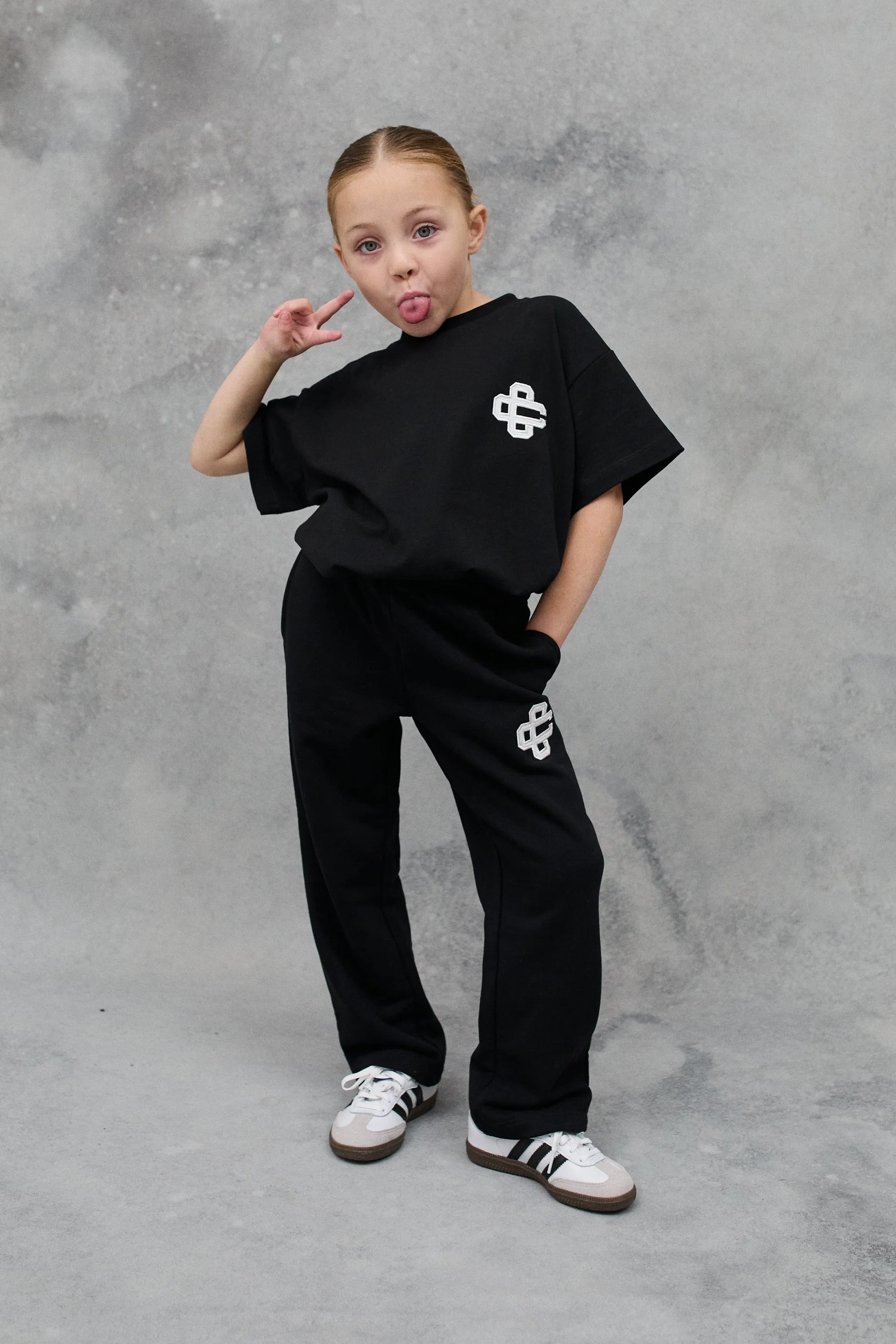 KIDS EMBLEM APPLIQUE JOGGERS - BLACK