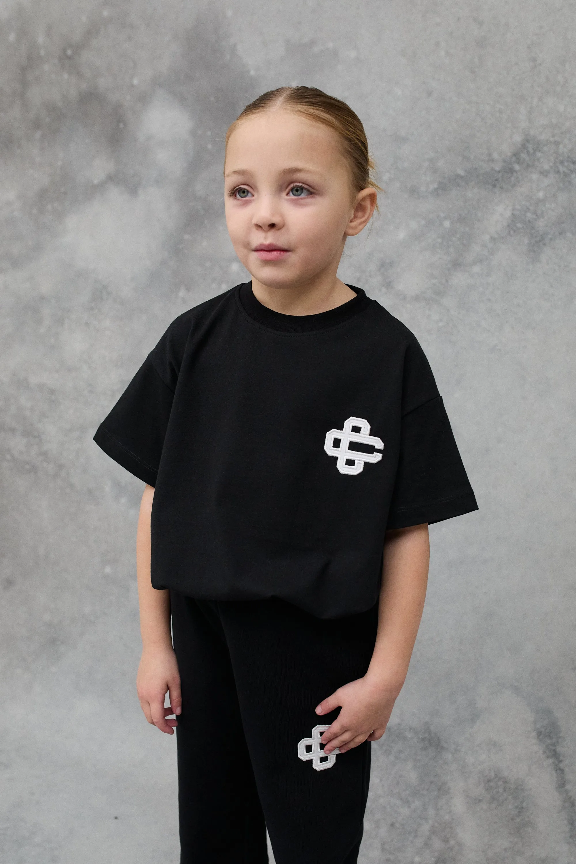 KIDS EMBLEM APPLIQUE T-SHIRT - BLACK