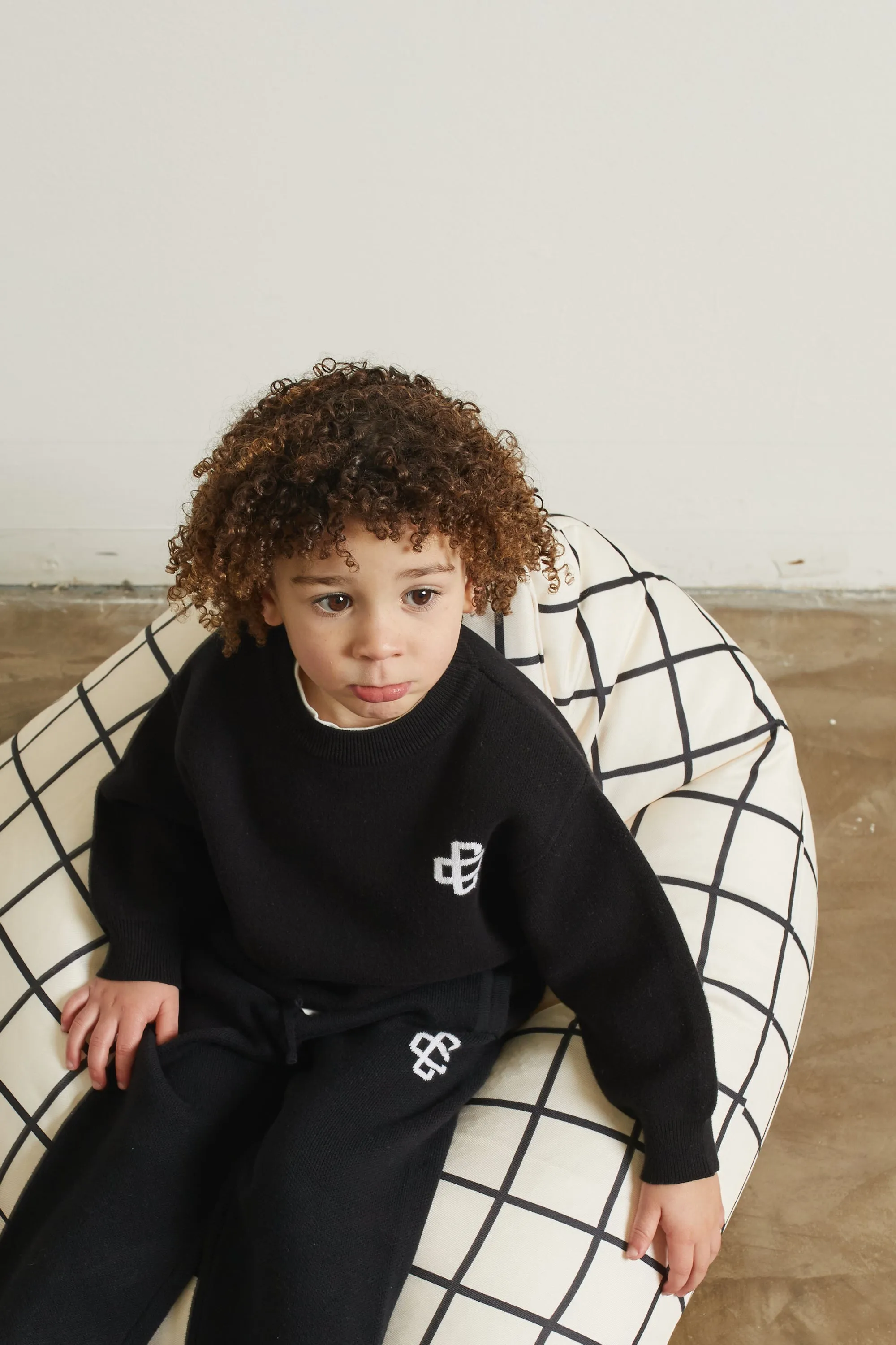 KIDS KNITTED EMBLEM CREW - BLACK