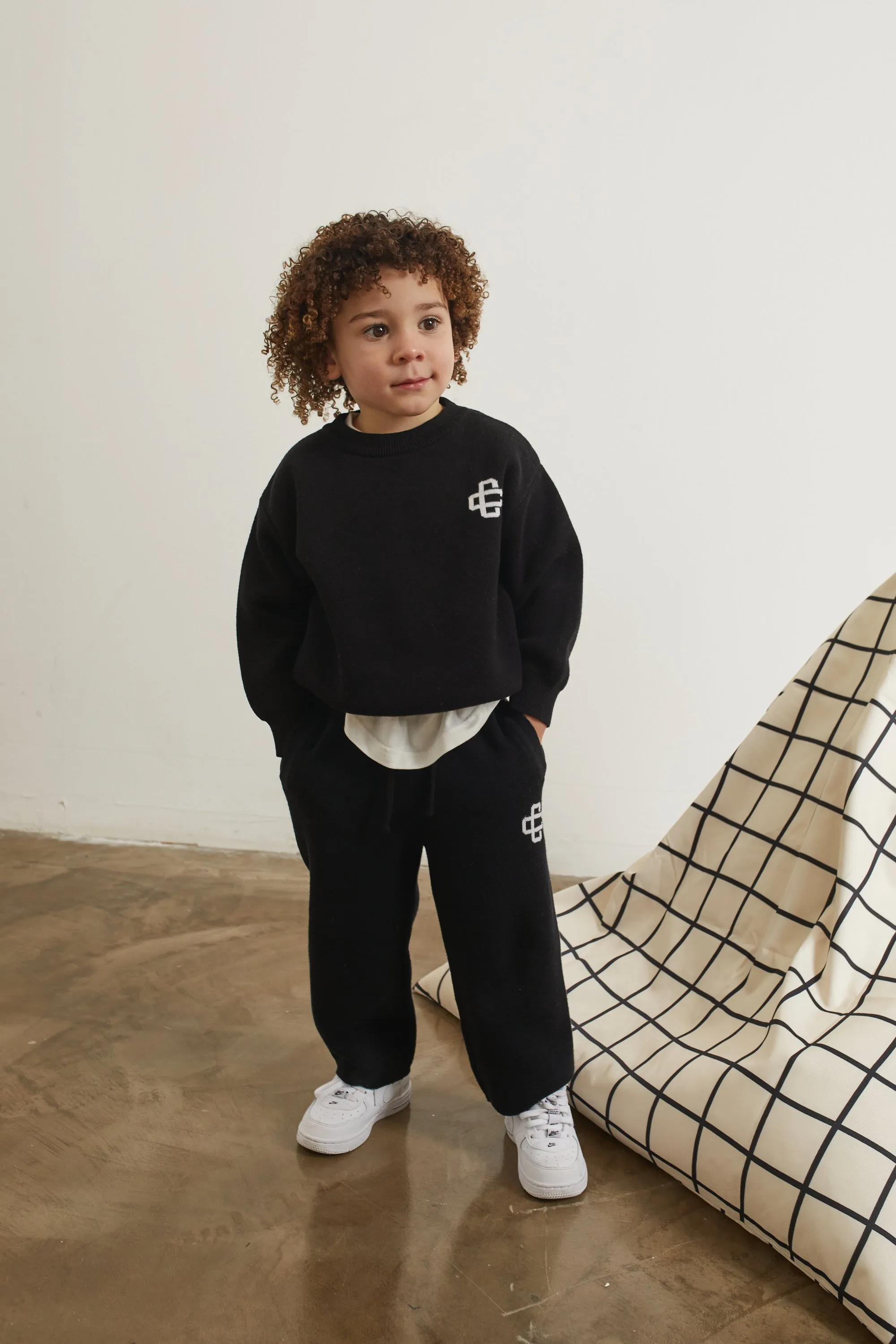 KIDS KNITTED EMBLEM CREW - BLACK