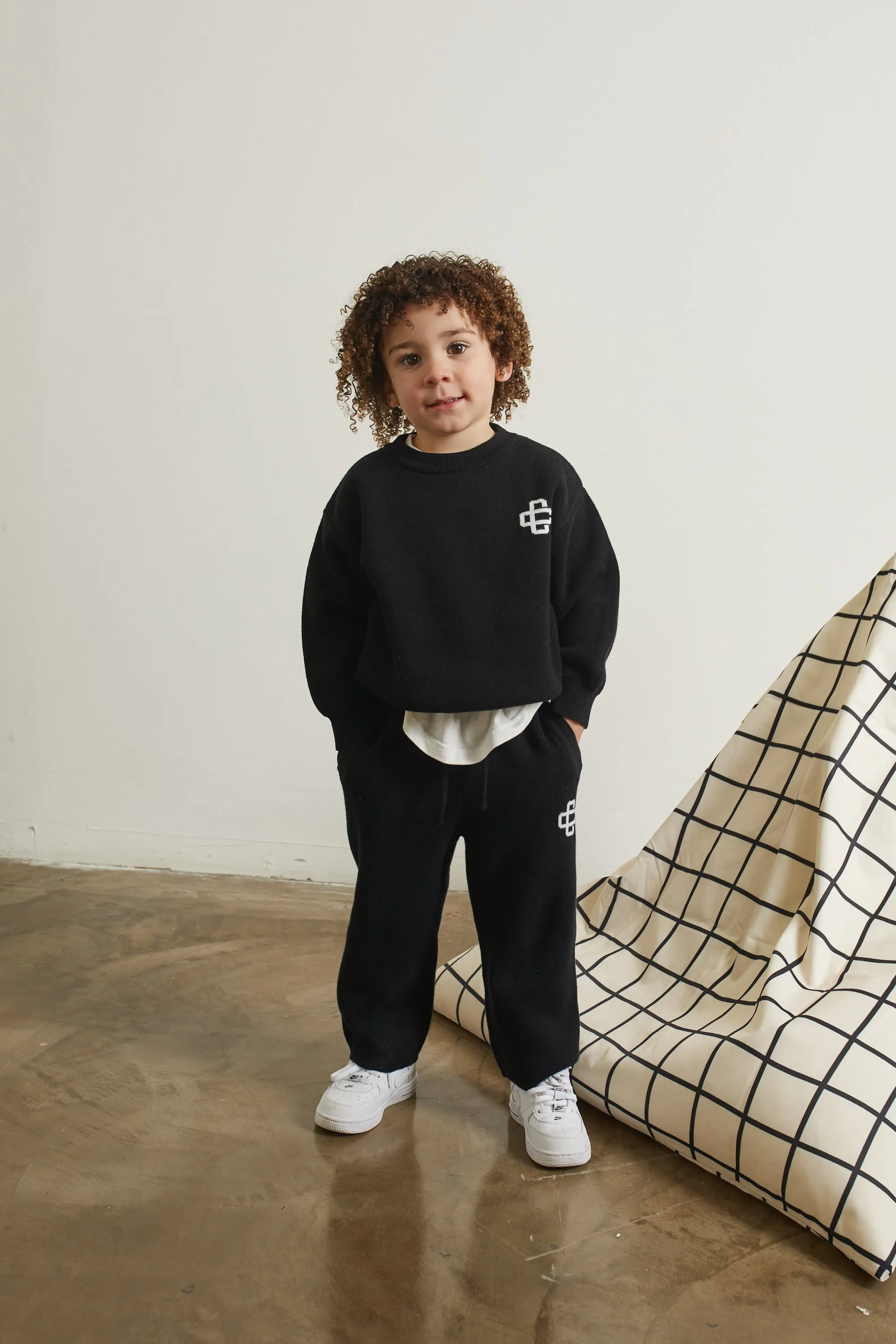 KIDS KNITTED EMBLEM CREW - BLACK