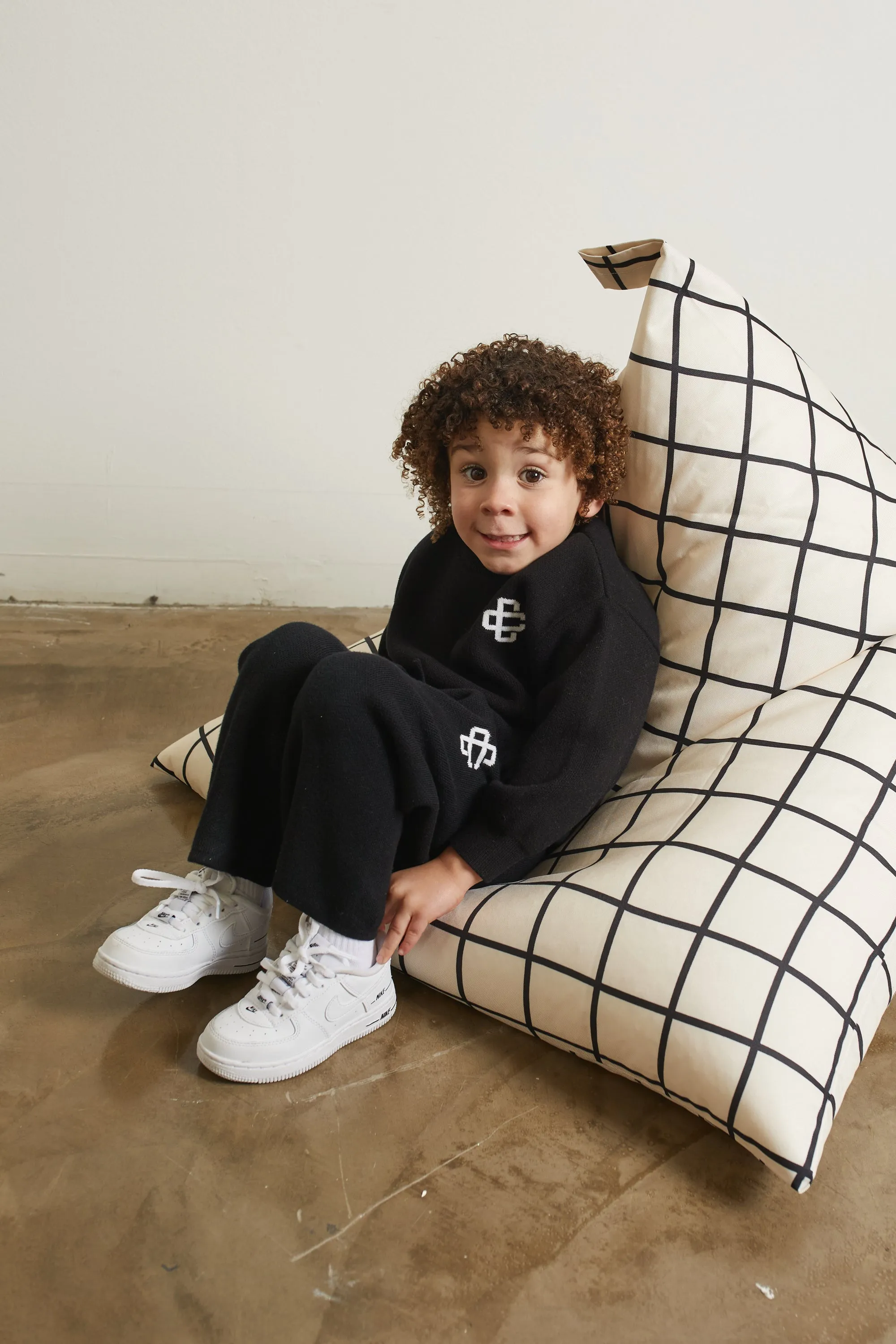 KIDS KNITTED EMBLEM CREW - BLACK