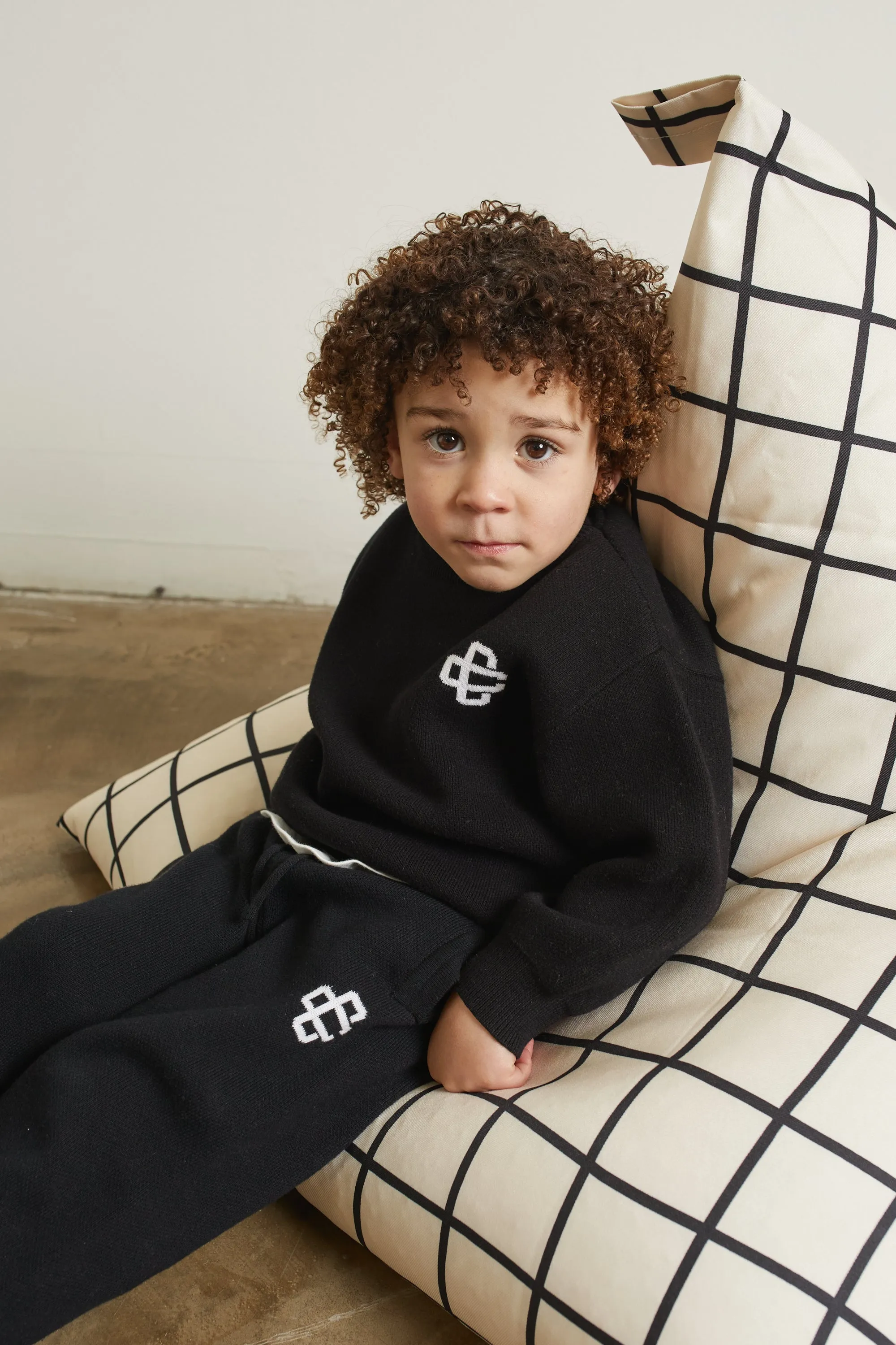 KIDS KNITTED EMBLEM CREW - BLACK