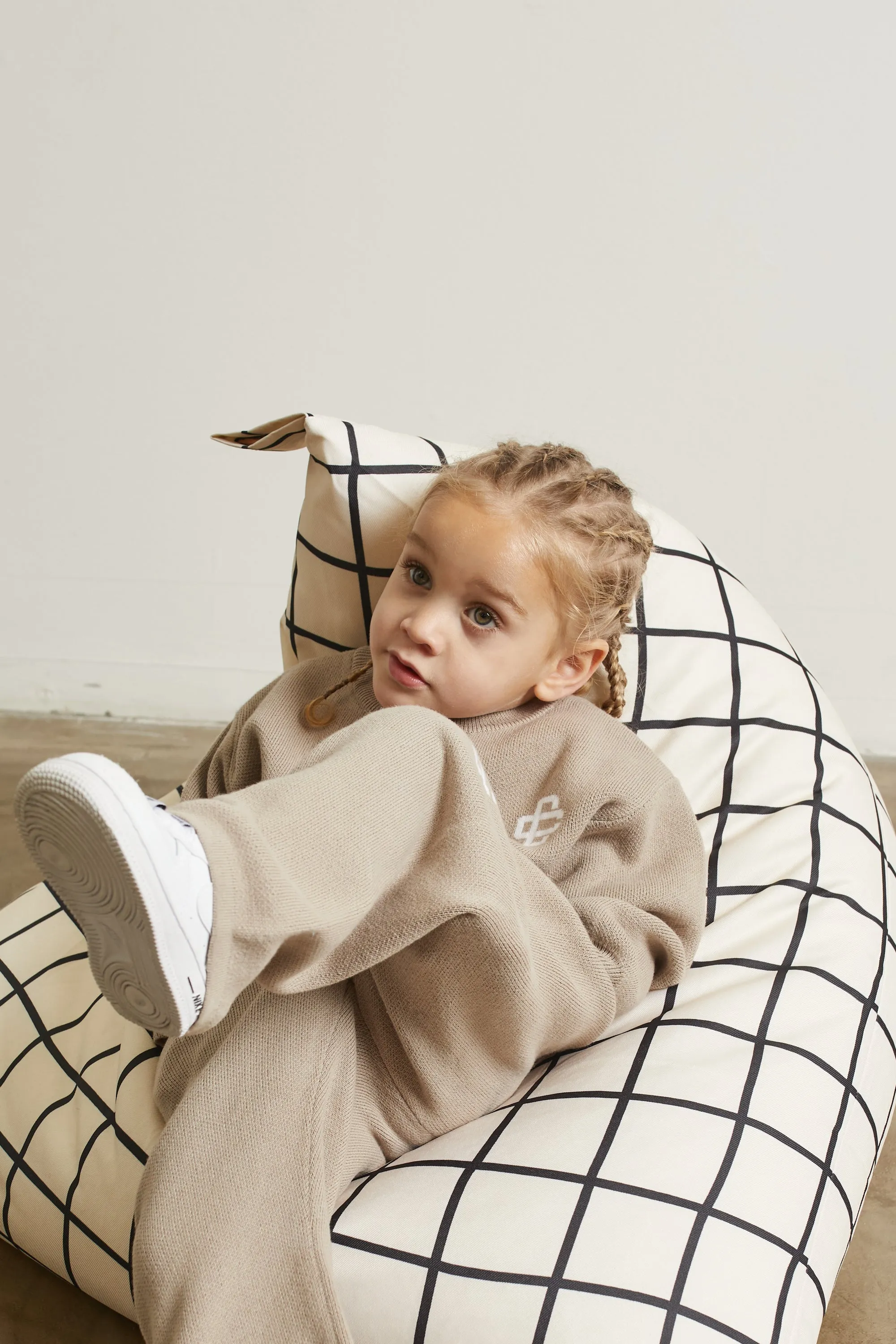 KIDS KNITTED EMBLEM JOGGER - BEIGE