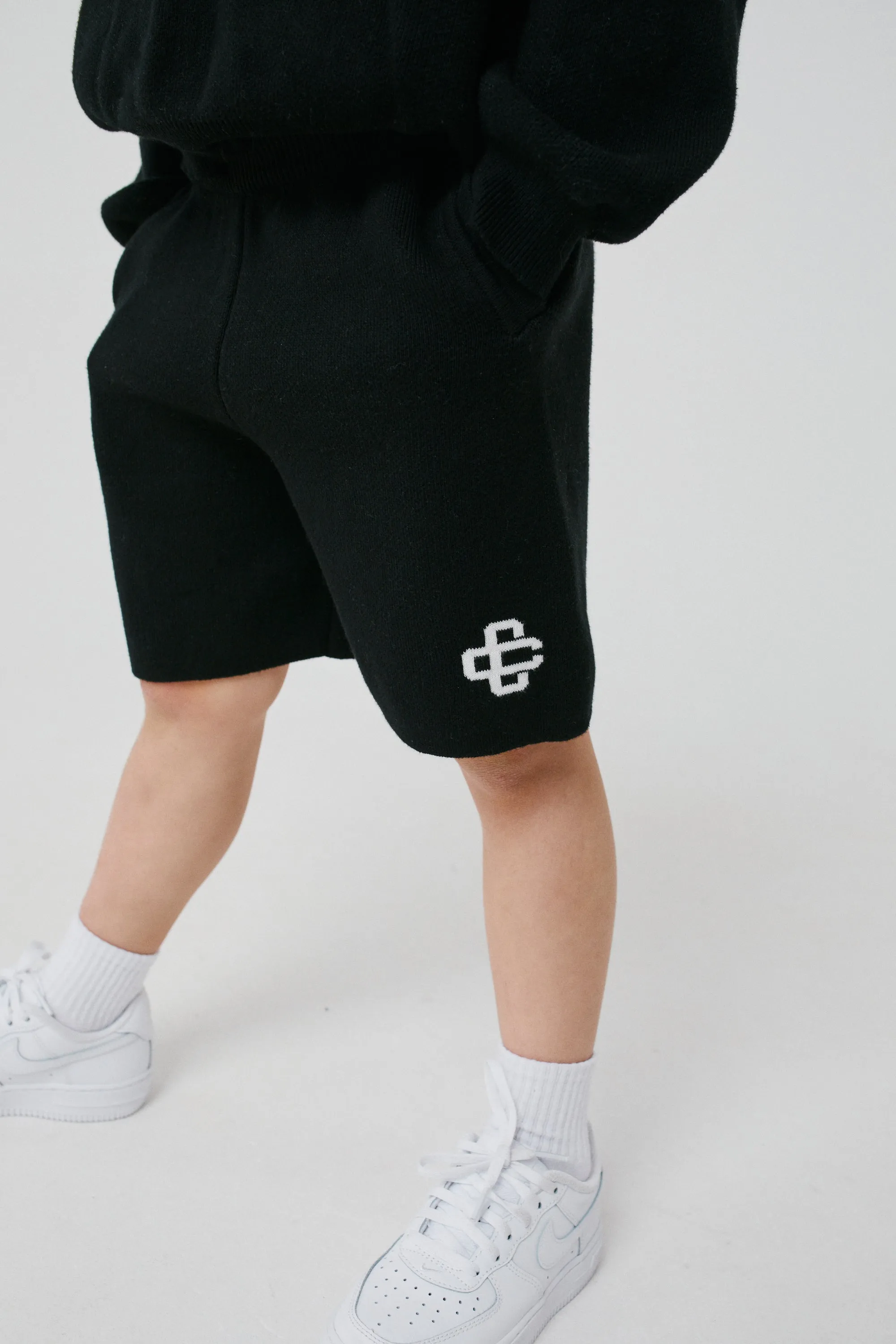 KIDS KNITTED EMBLEM SHORTS - BLACK