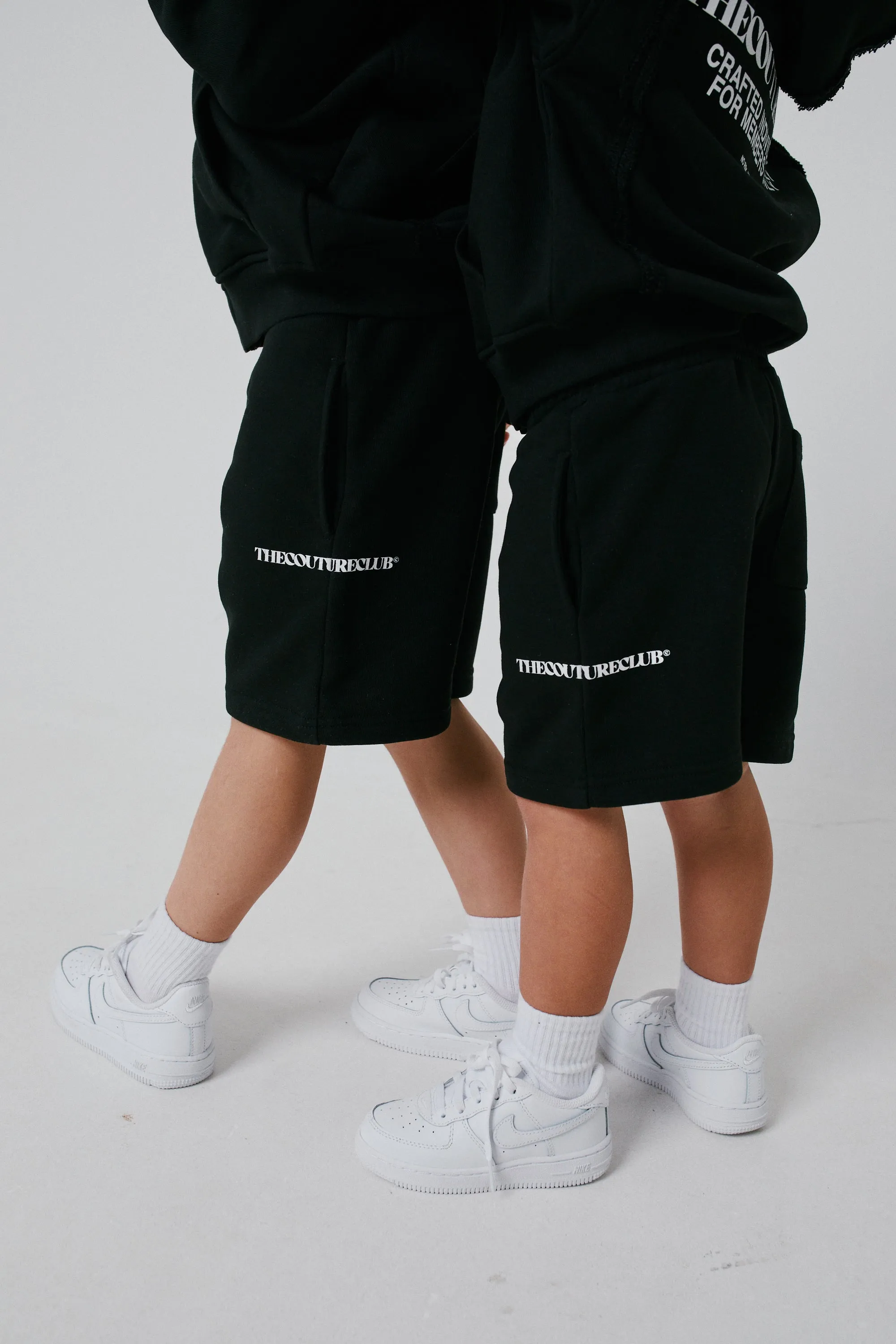 KIDS RAW SEAM SHORTS - BLACK