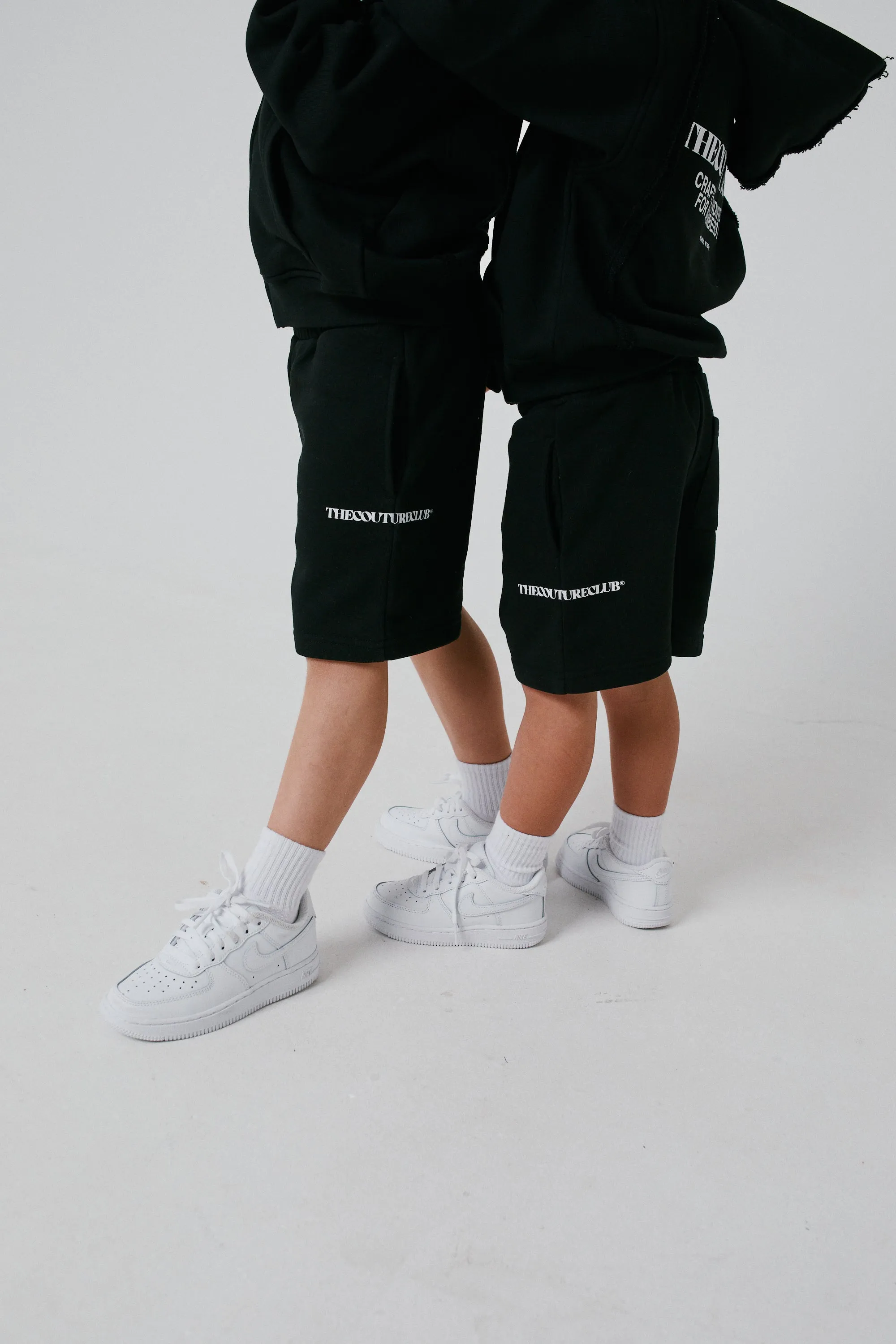 KIDS RAW SEAM SHORTS - BLACK