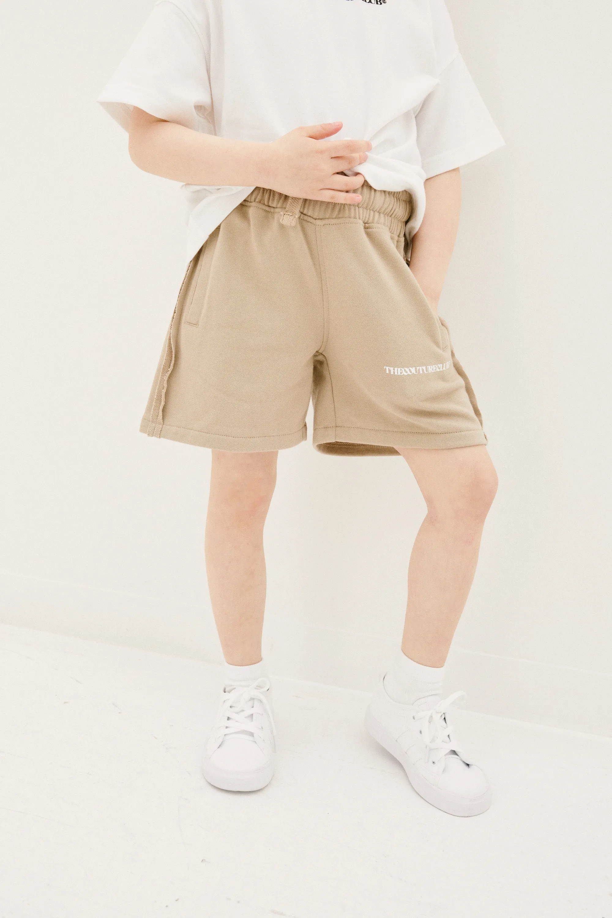 KIDS RAW SEAM SHORTS - DARK BEIGE